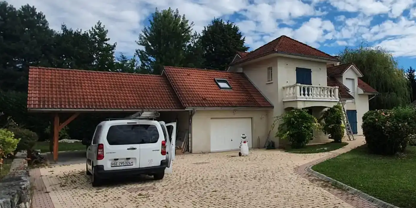 Nettoyage Demoussage toiture Genève Avant Nettoyage Demoussage toiture Genève Avant